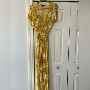 LuLu’s Yellow and White wrap dress